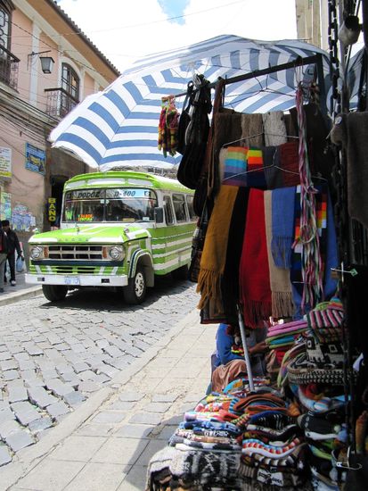 Hexenmarkt mit typischen Bus!