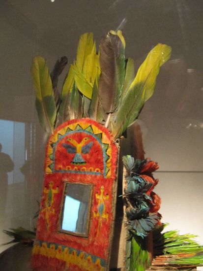 Federschmuck wie bei "richtigen" Indianern aus dem Fernsehen halt 