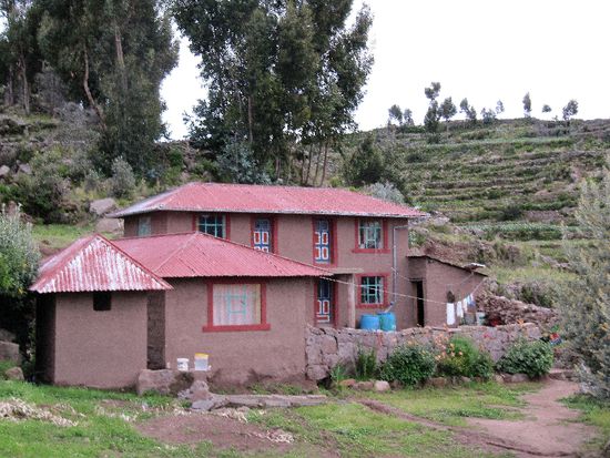 ganz li das Klohäuschen, davor unser "Haus" und re hinten das Familienhaus