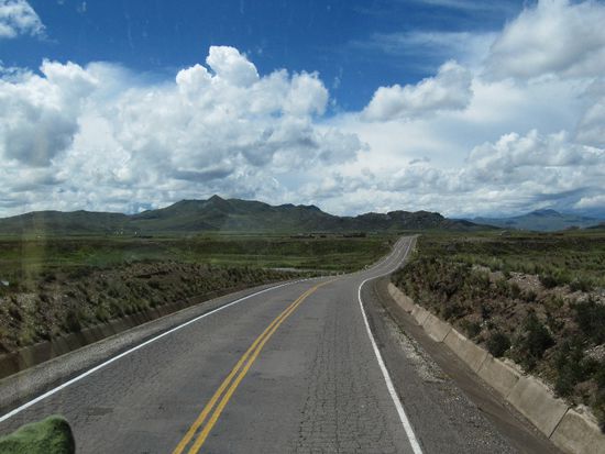 li unten meine Zehen - super Aussicht vom Bus, oder?