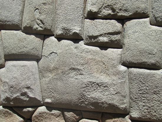 der 12 -eckige Stein! Die Inkamauern sind ziemlich passgenau 