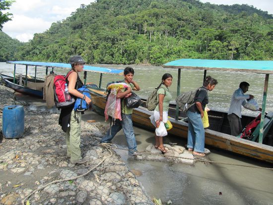 Weiter gehts mit dem Boot zu unserer Dschungelunterkunft am Madre de dios - Fluß