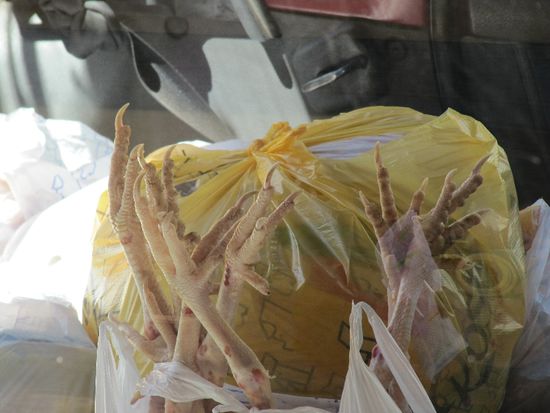 neulich, als wir an einem Taxi vorbeikamen warfen wir einen Blick in den Kofferraum....