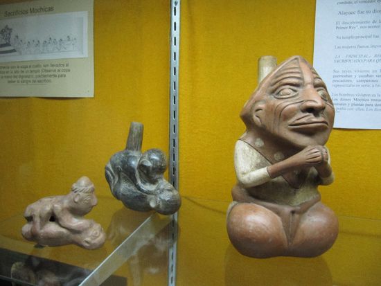 angeblich nicht zu pronografischen Zwecken, sondern zu zeremoniellen.....ja ja 