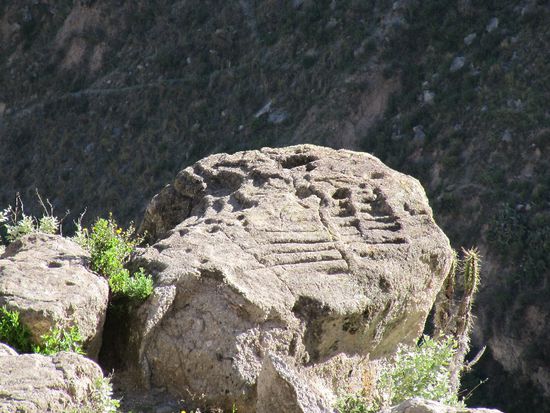 Das ist ein Inkamodell, wie die Terassen  hier angelegt werden sollen für den Anbau von Früchten
