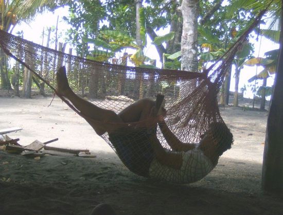 nach intensiver Nutzung ist diese Hängematte halt auch nicht mehr das Gelbe vom Ei - bequem ist sie ja, nur das Rauskommen ist nicht so einfach 