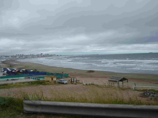 Blick auf den Strand von Mar del Plata - bei 15 Grad jedoch nicht sehr einladend zum Baden