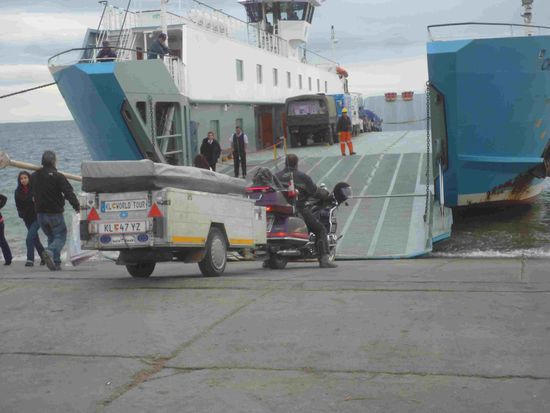 Auffahrt auf die Fähre nach Porvenir