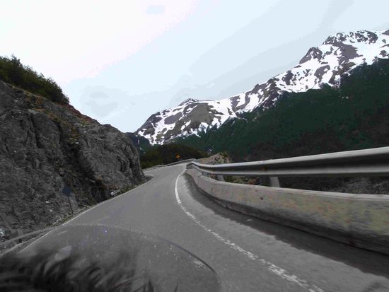 Kleine Bergstraße in Richtung Ushuaia
