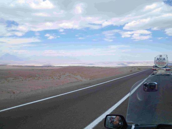 Es ist hier so trocken, dass das Wasser mit LKW´s kommt