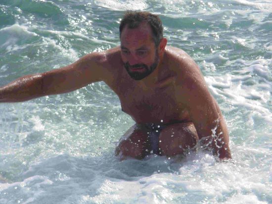 Arno kanns nicht lassen, er muss auch in das eiskalte Wasser springen - ohne mich