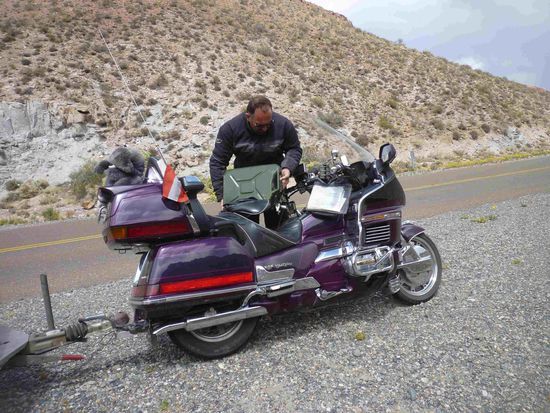 2 km vor der nächsten Tankstelle dank des Gegenwindes