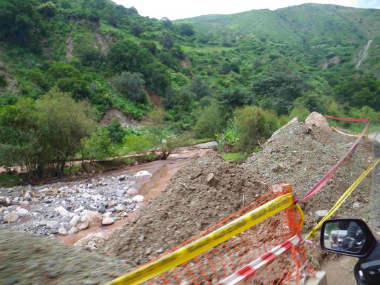 Leider ist die Straße aufgrund von schweren Unwettern sehr in Mitleidenschaft gezogen