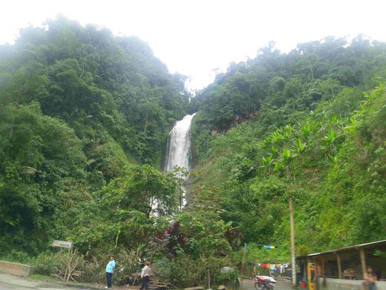 Vorbei an vielen Wasserfällen