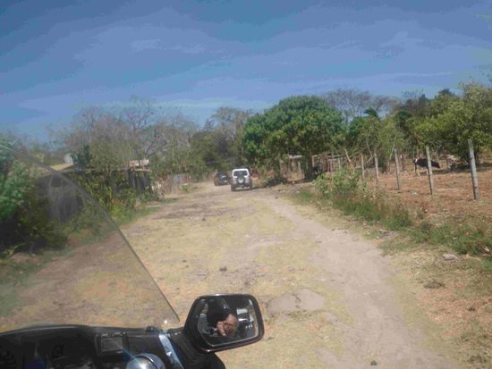 Wir müssen  mal wieder eine Umleitung fahren - bitte Straßenzustand beachten
