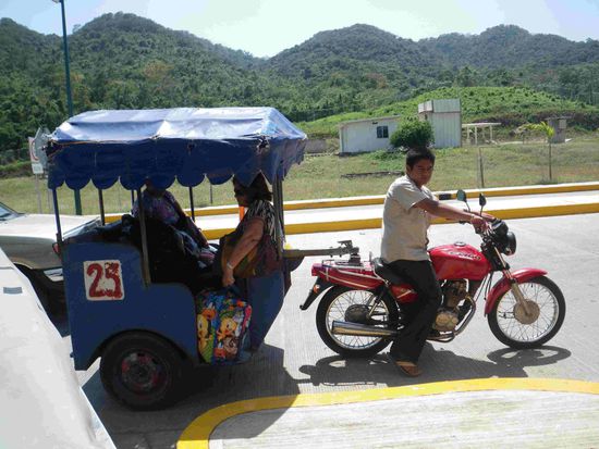 Zolltaxi - hiermit lassen sich die Leute von einer Seite auf die andere Seite bringen - Guatemala - Mexiko oder retour