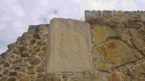 Szenenbilder in Steinplatten