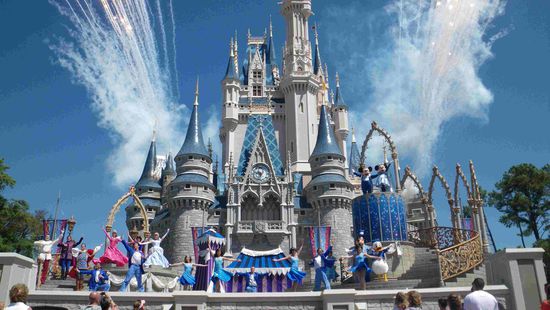 Zum Abschluss der Show ein kleines Feuerwerk