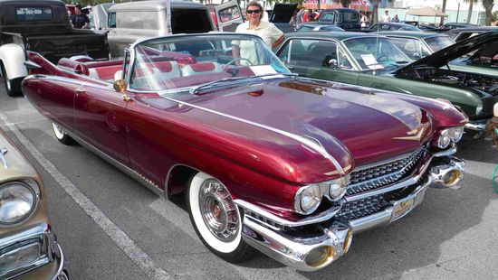 Nur der rote ist ein Oldtimer 