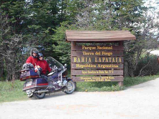 Wir muessen auch unserem Moped das Ende der Routa 3 zeigen