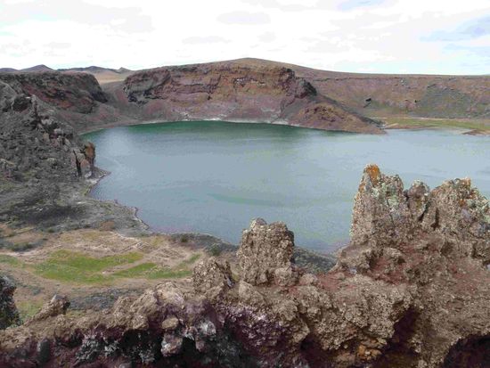 Kleiner Kratersee nach der Grenze Chile Argentinien auf der Routa 3