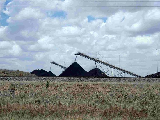 Riesige Förderbänder sind am Arbeiten