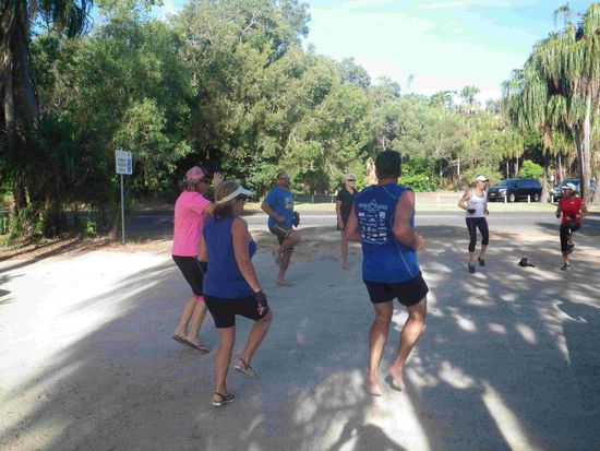 Schön brav aufwärmen - aber es hat doch 33° 