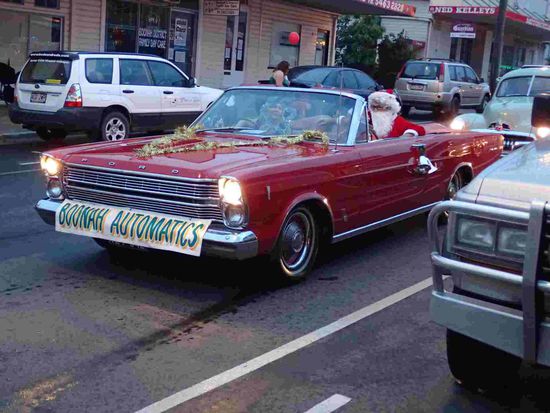 Der Weihnachtsumzug beginnt 