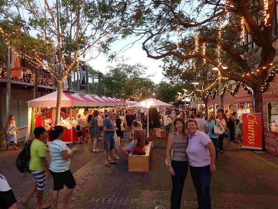 Weihnachtsmarkt in Sommerkleidung - nicht schlecht 