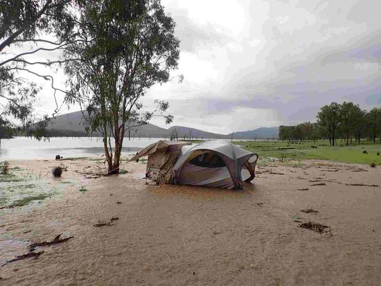 Das Zelt schaut aus wie ein Alien 