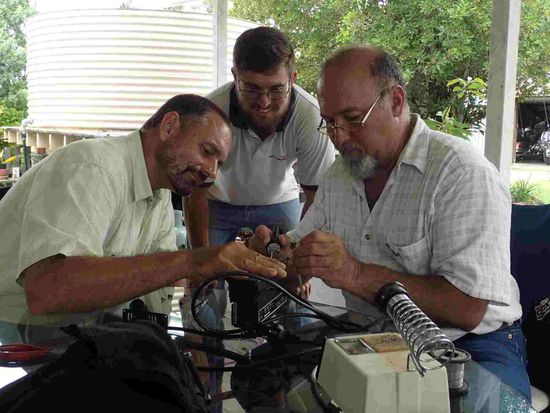 Unser Ladegerät braucht eine neue Sicherung - harte Arbeit