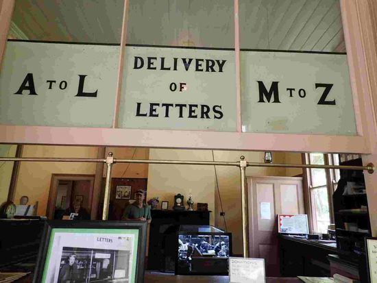 Im alten Postamt - links die Empfänger A-L, rechts M-Z