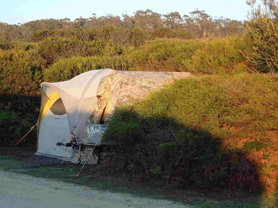 Unser Zelt ganz einsam versteckt 