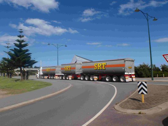 Eine Roadtrain für Herbert - max. 36m erlaubt