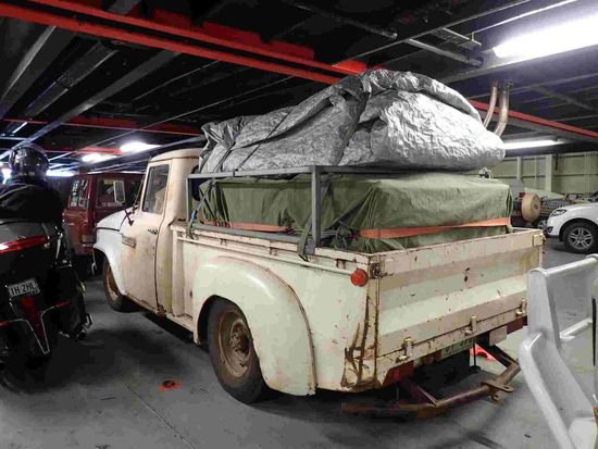 Ein Oldtimer neben uns auf der Fähre 