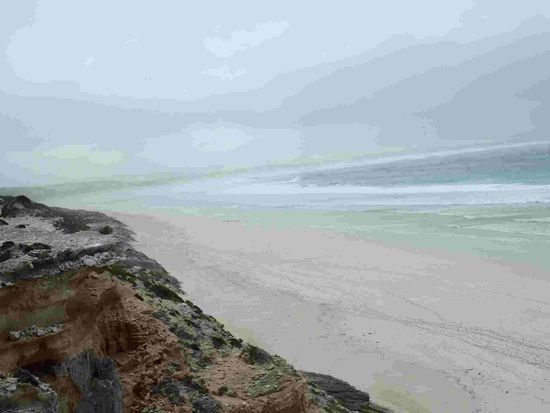 Es ist leider bewölkt, aber der Strand traumhaft schön