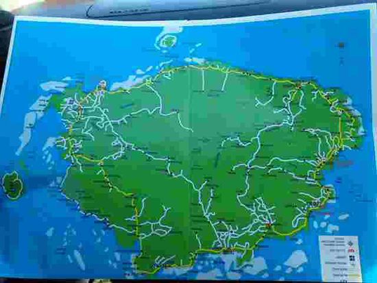 Die Insel welche wir umrunden - nur die gelb eingezeichnete Straße ist asphaltiert - alle anderen Straßen sind nicht erlaubt für Urlauberinnen zu befahren