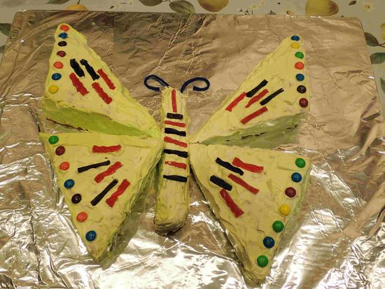 Sandy hat für ihre Enkelin eine wunderschöne Torte gebacken 