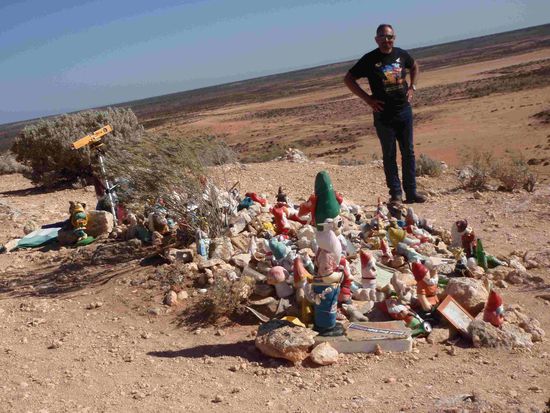 Arno beim Souvenirladen 