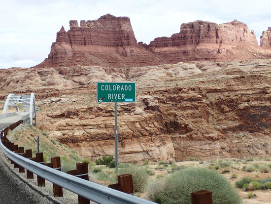 Wir überqueren den Colorado River