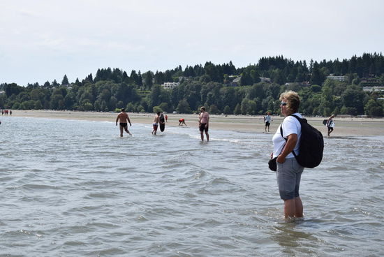Mir steht das Wasser zum Glück nur bis zu den Knien