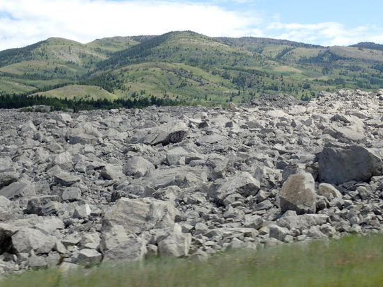 Crowsnest Pass - hier gab es vor vielen Jahren eine enorme Lawine