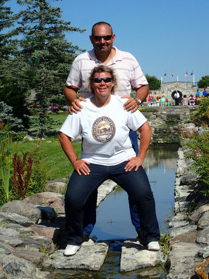 Ein Bein in Kanada, und eines in den USA