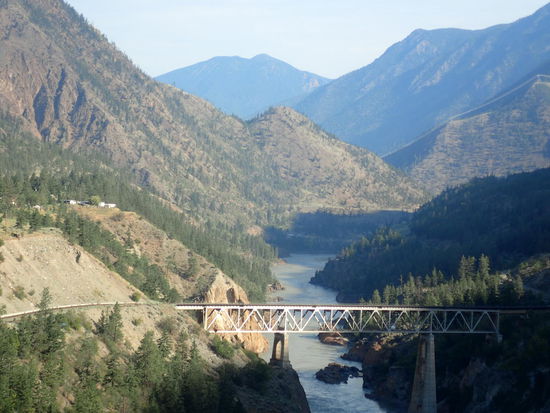 Und die Eisenbahnbrücke 