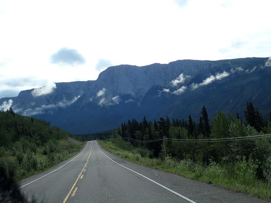 Nach dem Regen hängen die Wolken tief
