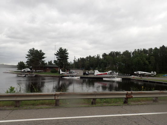Hier gibt es viele Wasserflugzeuge