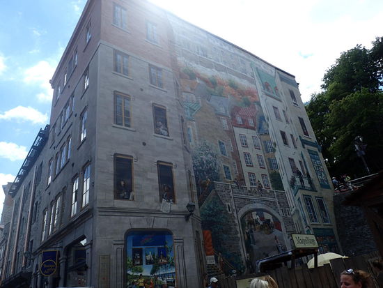 Wunderschöne Wandmalerei an den Häusern