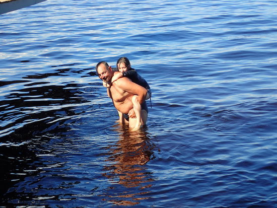Arno und Mariann die 9jährige Tochter unserer Gastgeber