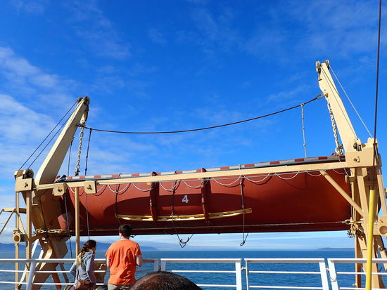 Ich suche mir gleich ein Platzerl neben dem Rettungsboot - sicher ist sicher