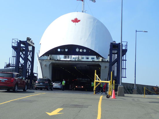 Hinein geht es in den Rachen 